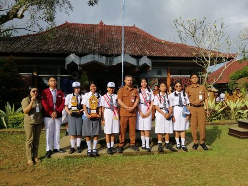 UPACARA BENDERA PERDANA DI TAHUN AJARAN 2025/2026