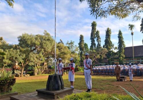 Upacara-Senin-3
